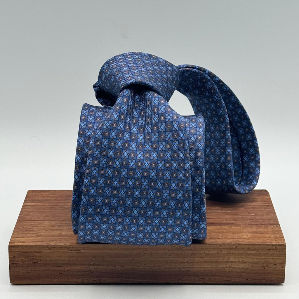 Cruciani &amp; Bella
100% Printed Silk&nbsp;
Tipped
Blue, Light Blue and Brown Motif Tie
Handmade in Italy
8,5 cm x 148 cm
New Old Stock