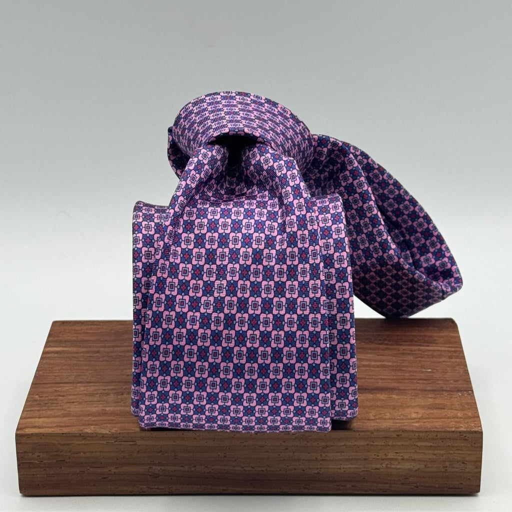 Cruciani &amp; Bella
100% Printed Silk&nbsp;
Tipped
Pink, Blue, Light Blue and Red Motif Tie
Handmade in Italy
8,5 cm x 148 cm
New Old Stock