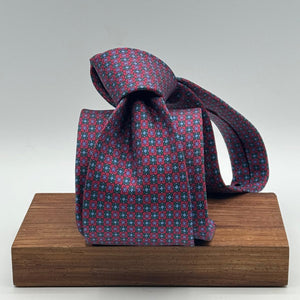 Cruciani &amp; Bella
100% Printed Silk&nbsp;
Tipped
Red, Green and Light Blue Motif Tie
Handmade in Italy
8,5 cm x 148 cm
New Old Stock