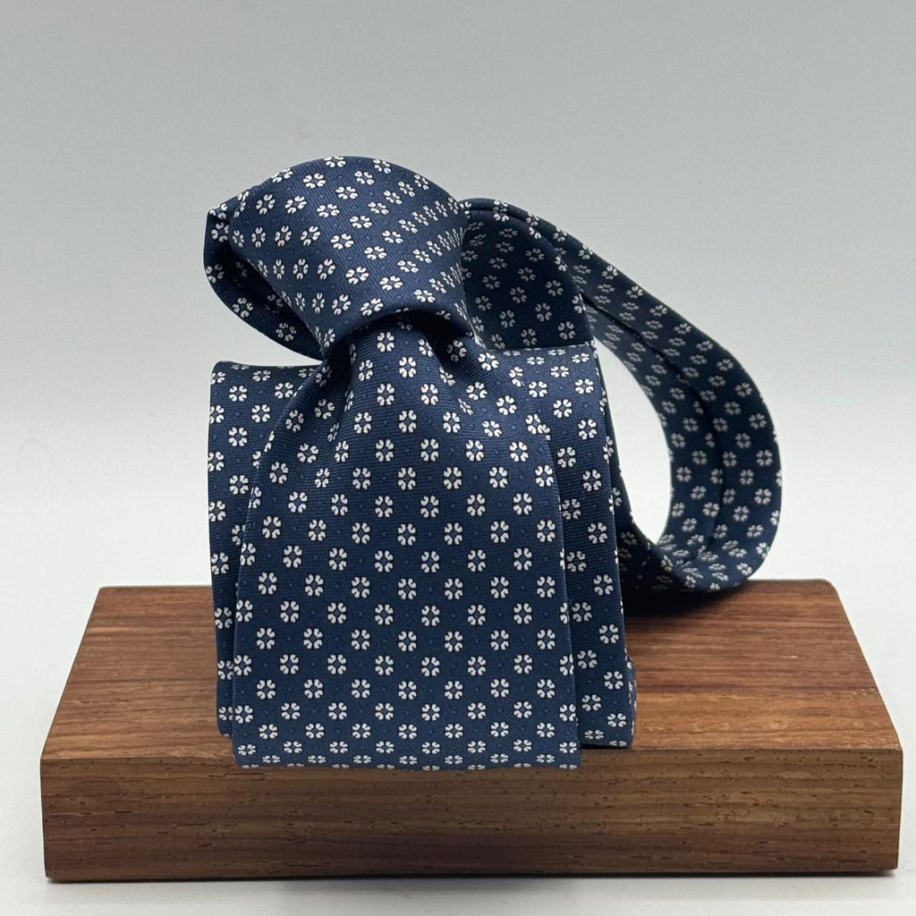 Cruciani &amp; Bella
100% Printed Silk&nbsp;
Tipped
Blue, White and Light Blue Motif Tie
Handmade in Italy
8,5 cm x 148 cm
New Old Stock