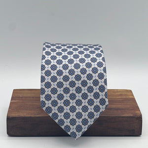 Cruciani &amp; Bella
100% Printed Silk&nbsp;
Tipped
White, Light Blue and Brown Motif Tie
Handmade in Italy
8,5 cm x 148 cm
New Old Stock