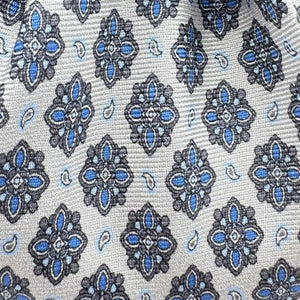 Cruciani &amp; Bella
100% Printed Silk&nbsp;
Tipped
White, Light Blue and Brown Motif Tie
Handmade in Italy
8,5 cm x 148 cm
New Old Stock