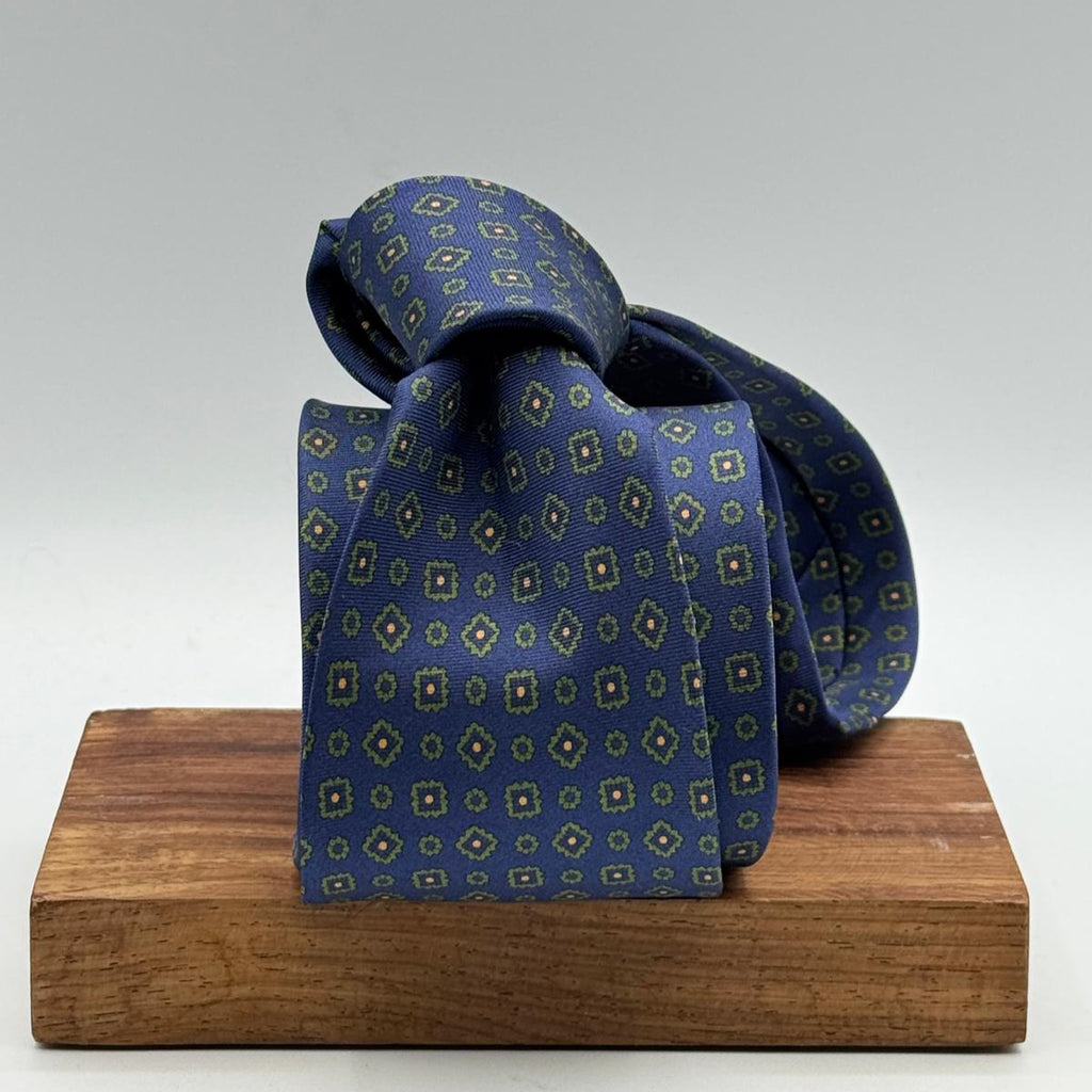 Cruciani &amp; Bella
100% Printed Silk&nbsp;
Tipped
Blue, Green and Ocra Motif Tie
Handmade in Italy
8,5 cm x 148 cm
New Old Stock