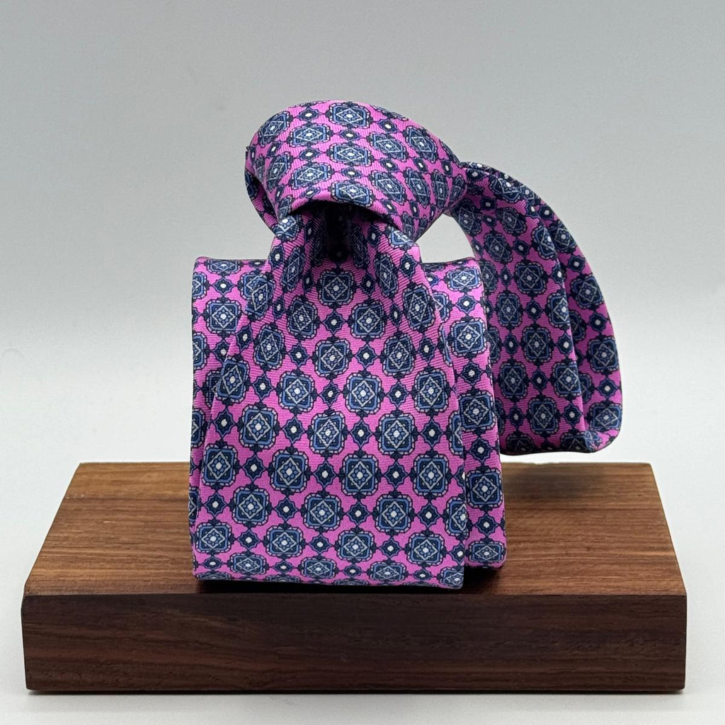 Cruciani &amp; Bella
100% Printed Silk&nbsp;
Tipped
Pink, Light Blue and White Motif Tie
Handmade in Italy
8,5 cm x 148 cm
New Old Stock