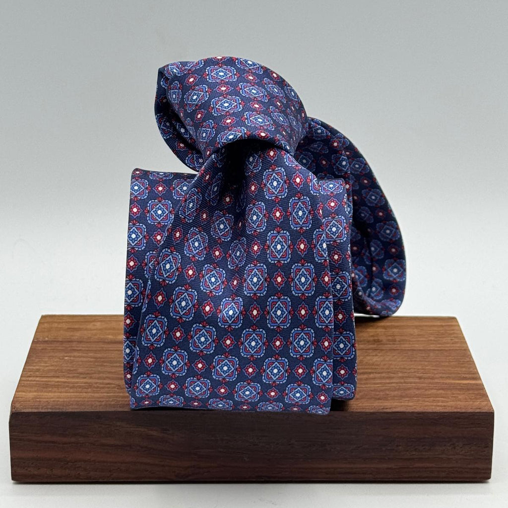 Cruciani &amp; Bella
100% Printed Silk&nbsp;
Tipped
Blue, Light Blue, Red and Off White Motif Tie
Handmade in Italy
8,5 cm x 148 cm
New Old Stock