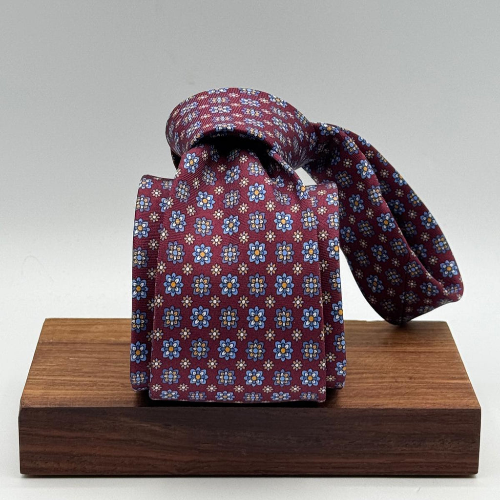 Cruciani &amp; Bella
100% Printed Silk&nbsp;
Tipped
Red Wine, Light Blue, White and Light Brown Motif Tie
Handmade in Italy
8,5 cm x 148 cm
New Old Stock