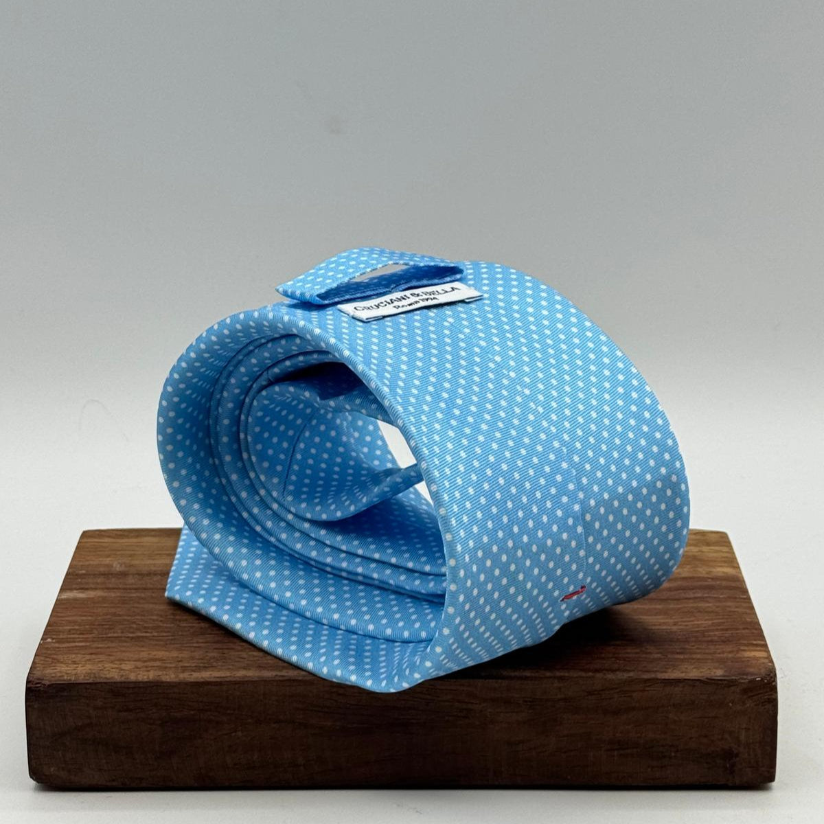 Cruciani &amp; Bella
100% Printed Silk&nbsp;
Tipped
Baby Blue and White Polka Dots Motif Tie
Handmade in Italy
8,5 cm x 148 cm
New Old Stock