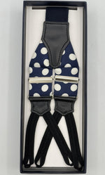 Cruciani &amp; Bella Suspender
Handmade in Italy&nbsp;
Adjustable Sizing
Madder Silk
35 mm Wide
Blue and White Coin Dots&nbsp;
Braid Ends
Y-Shaped
Nickel Fittings
Size Multifit Adjustable&nbsp;Length: 125cm (= 49 inch) Maximum