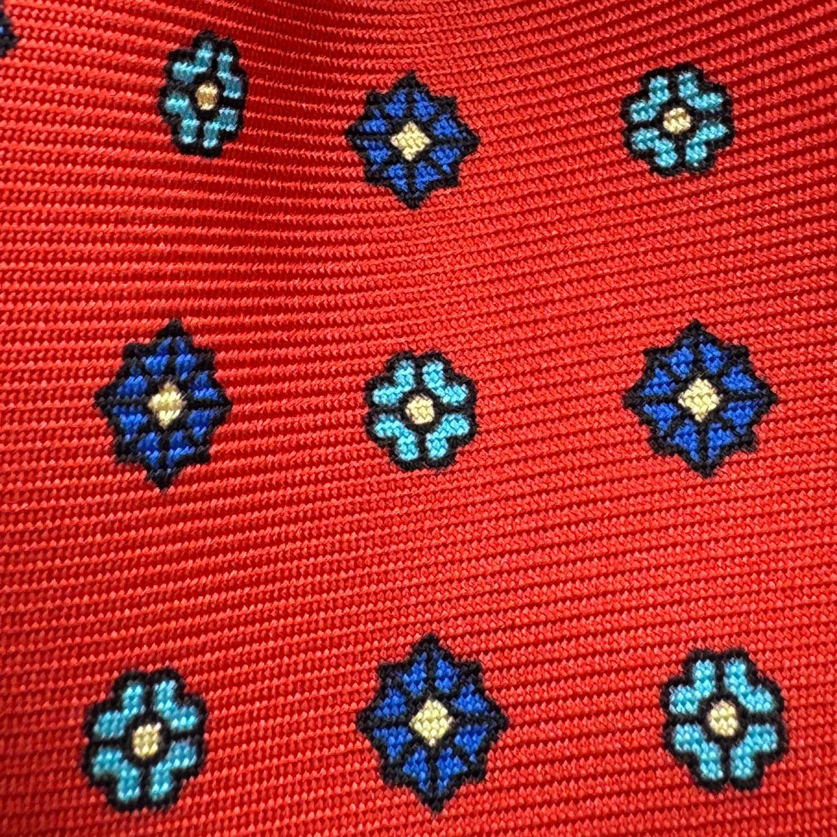 Cruciani &amp; Bella
100% Printed Silk&nbsp;
Tipped
Red, Light Blue and Blue Floral Motif Tie
Handmade in Italy
8 cm x 148 cm
New Old Stock