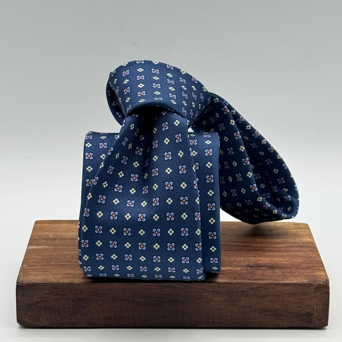 Cruciani &amp; Bella
100% Printed Silk&nbsp;
Tipped
Blue, Light Blue and White Motif Tie
Handmade in Italy
8 cm x 148 cm
New Old Stock