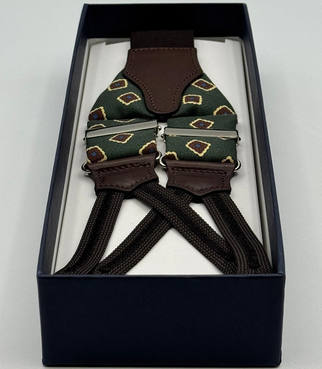 Cruciani &amp; Bella Suspender
Handmade in Italy&nbsp;
Adjustable Sizing
Madder Silk
35 mm Wide
Green, Red Wine and Beige Motif&nbsp;
Braid Ends
Y-Shaped
Nickel Fittings
Size Multifit Adjustable&nbsp;Length: 125cm (= 49 inch) Maximum