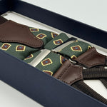 Cruciani &amp; Bella Suspender
Handmade in Italy&nbsp;
Adjustable Sizing
Madder Silk
35 mm Wide
Green, Red Wine and Beige Motif&nbsp;
Braid Ends
Y-Shaped
Nickel Fittings
Size Multifit Adjustable&nbsp;Length: 125cm (= 49 inch) Maximum
