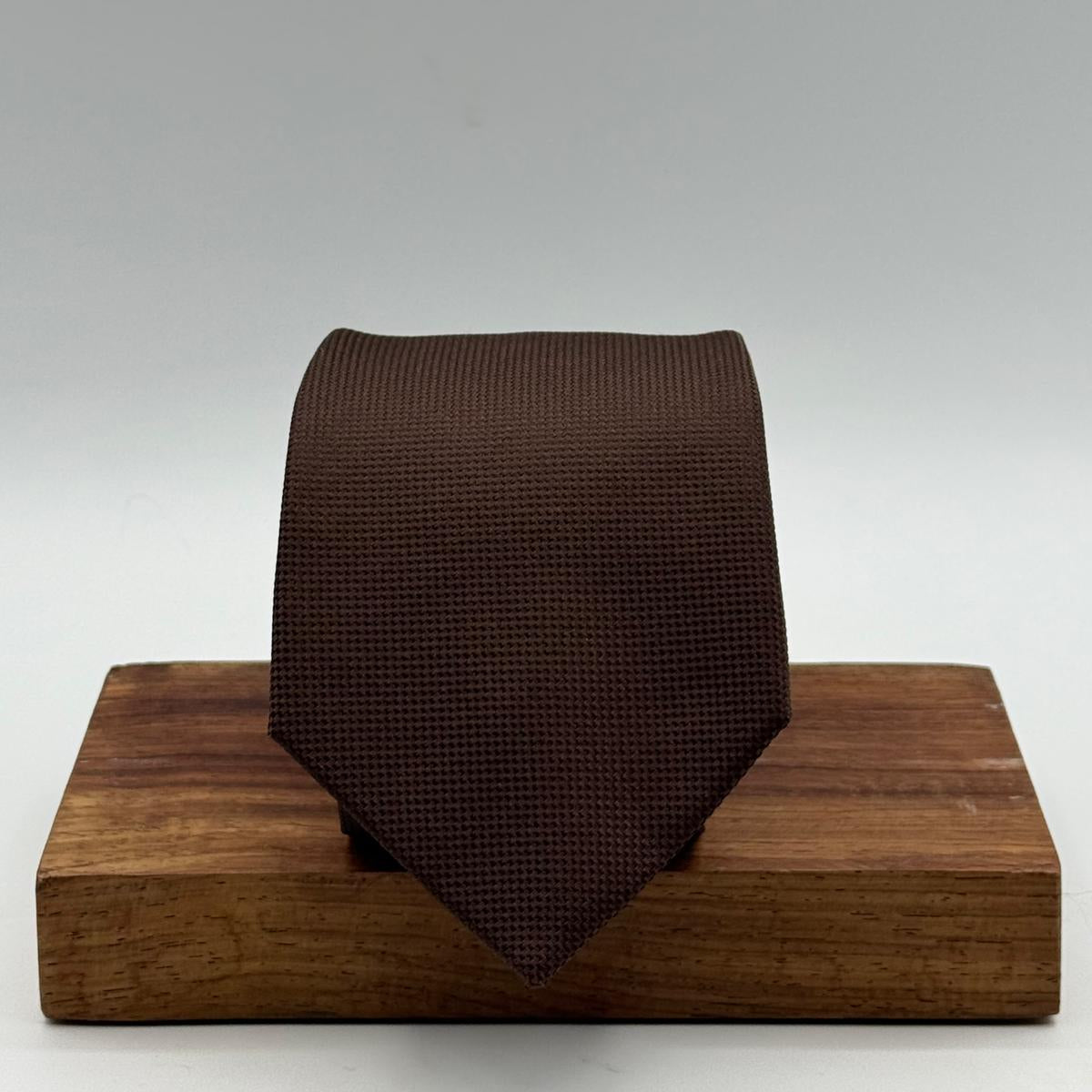 Cruciani &amp; Bella

100% Silk&nbsp;
Self Tipped
Brown Plain Tie
Handmade in Italy
8 cm x 148 cm
New Old Stock