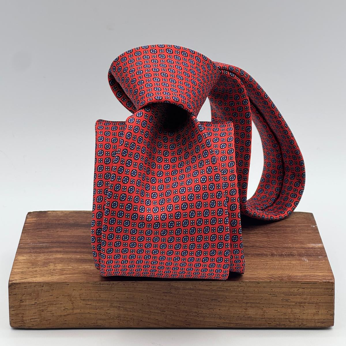 Cruciani &amp; Bella
100% Printed Silk&nbsp;
Tipped
Red and Light Blue Motif Tie
Handmade in Italy
8 cm x 148 cm
New Old Stock