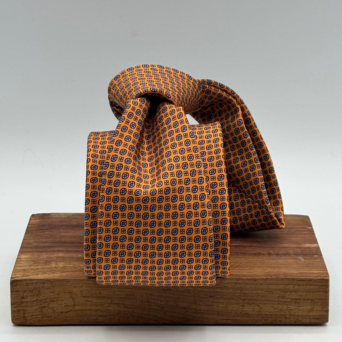Cruciani &amp; Bella
100% Printed Silk&nbsp;
Tipped
Orange and Light Blue Motif Tie
Handmade in Italy
8 cm x 148 cm
New Old Stock