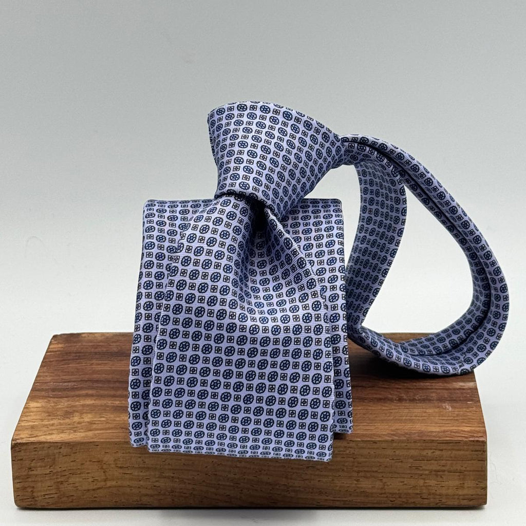Cruciani &amp; Bella
100% Printed Silk&nbsp;
Tipped
Light Ink Blue and Light Blue Floral Motif Tie
Handmade in Italy
8 cm x 148 cm
New Old Stock