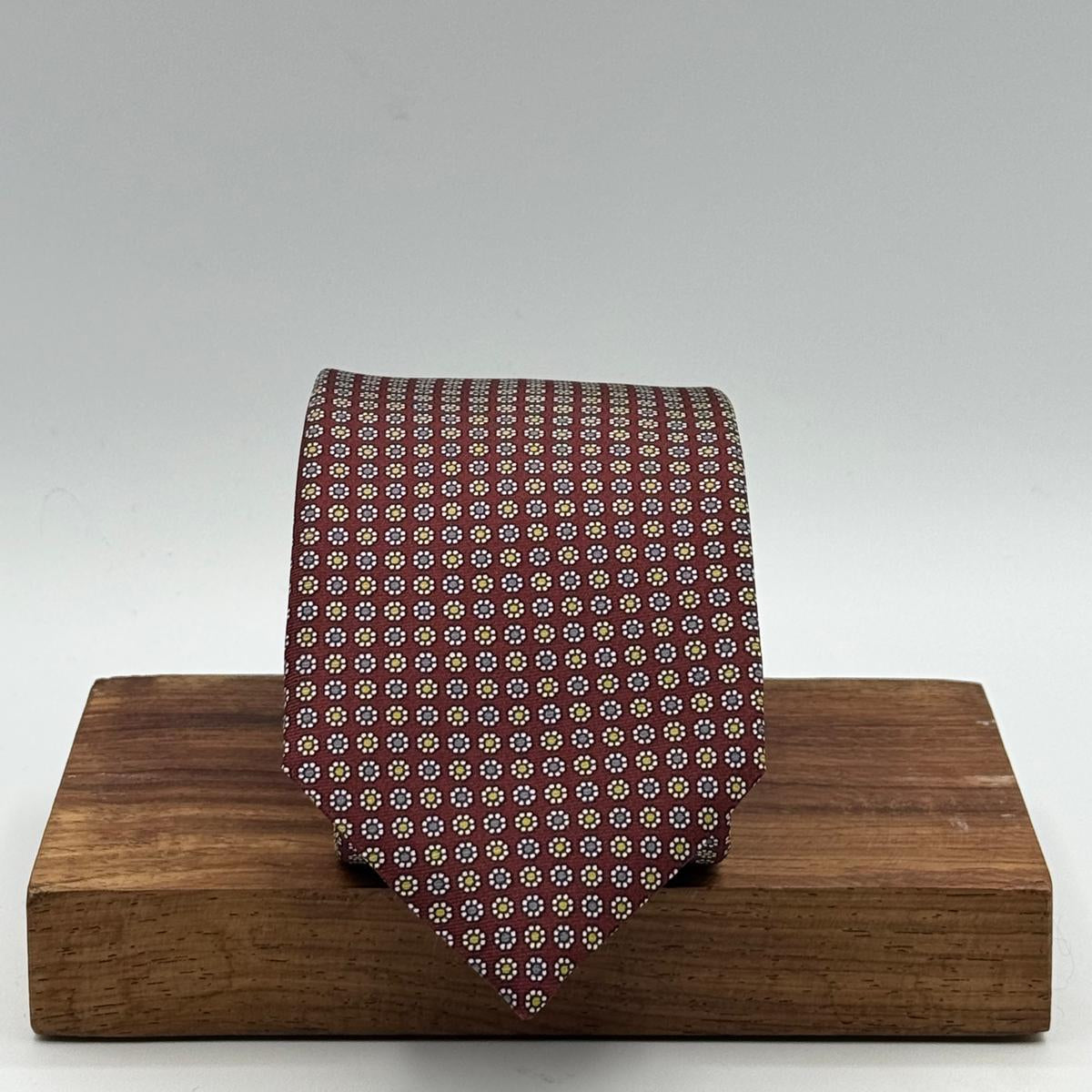 Cruciani &amp; Bella
100% Printed Silk&nbsp;
Tipped
Red Wine, Grey, Yellow, and White Floral Motif Tie
Handmade in Italy
8 cm x 148 cm
New Old Stock