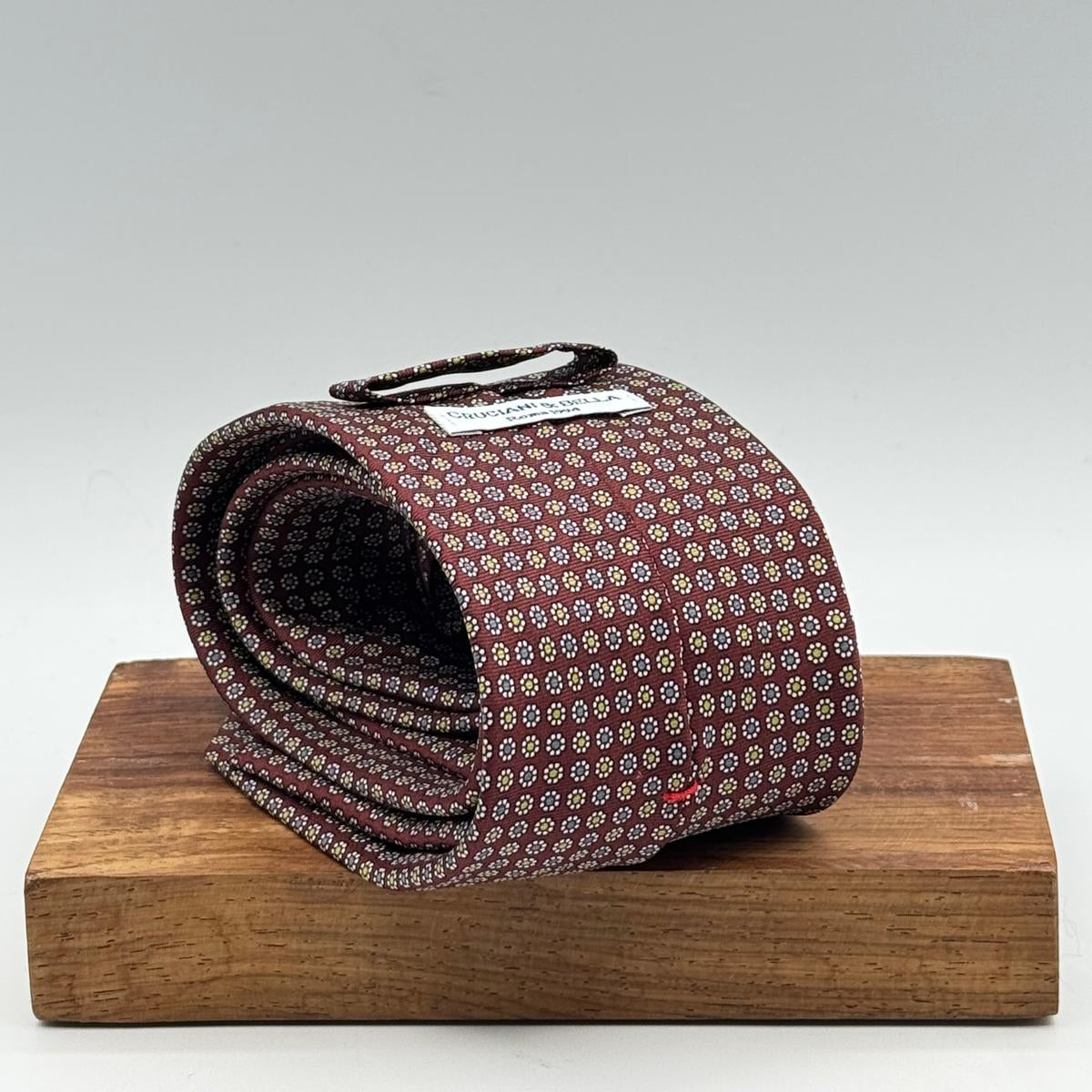 Cruciani &amp; Bella
100% Printed Silk&nbsp;
Tipped
Red Wine, Grey, Yellow, and White Floral Motif Tie
Handmade in Italy
8 cm x 148 cm
New Old Stock