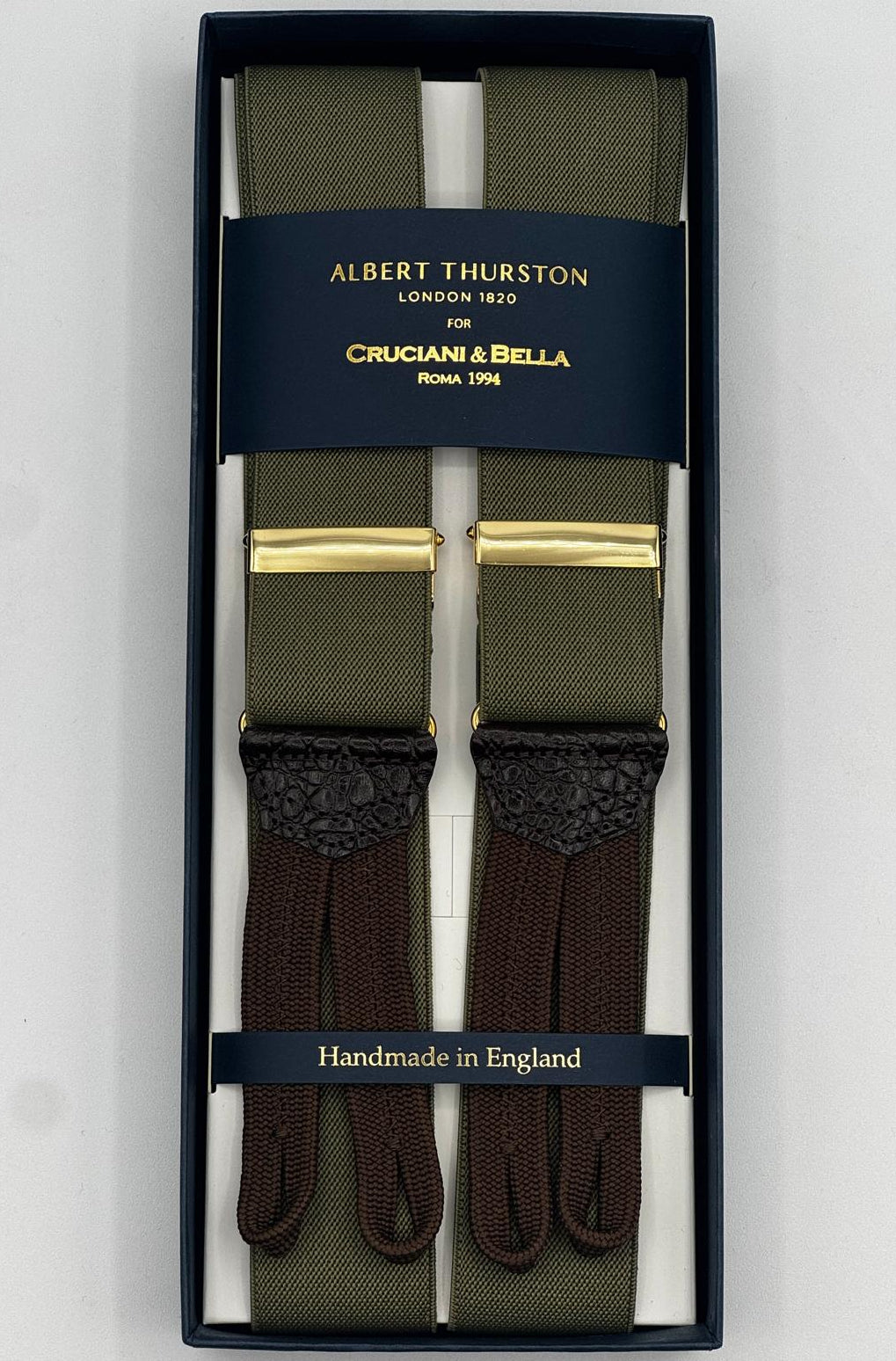 Albert Thurston for Cruciani &amp; Bella
Made in England
Adjustable Sizing
35 mm elastic Khaki plain braces
Braid ends
Y-Shaped
Gold Fittings
Size Multifit Adjustable&nbsp;Length:&nbsp;115cm (= 45 inch) Maximum