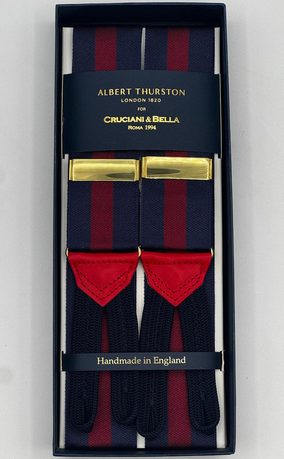 Albert Thurston for Cruciani &amp; Bella
Made in England
Adjustable Sizing
40 mm Woven Barathea&nbsp;
Navy and Red stripes Braces
Braid ends
Y-Shaped
Gold Fittings
Size Multifit Adjustable&nbsp;Length:&nbsp;115cm (= 45 inch) Maximum