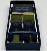 Albert Thurston for Cruciani &amp; Bella
Made in England
Adjustable Sizing
40 mm Woven Barathea&nbsp;
Olive Green braces
Braid ends
Y-Shaped
Gold Fittings
Size Multifit Adjustable&nbsp;Length:&nbsp;115cm (= 45 inch) Maximum