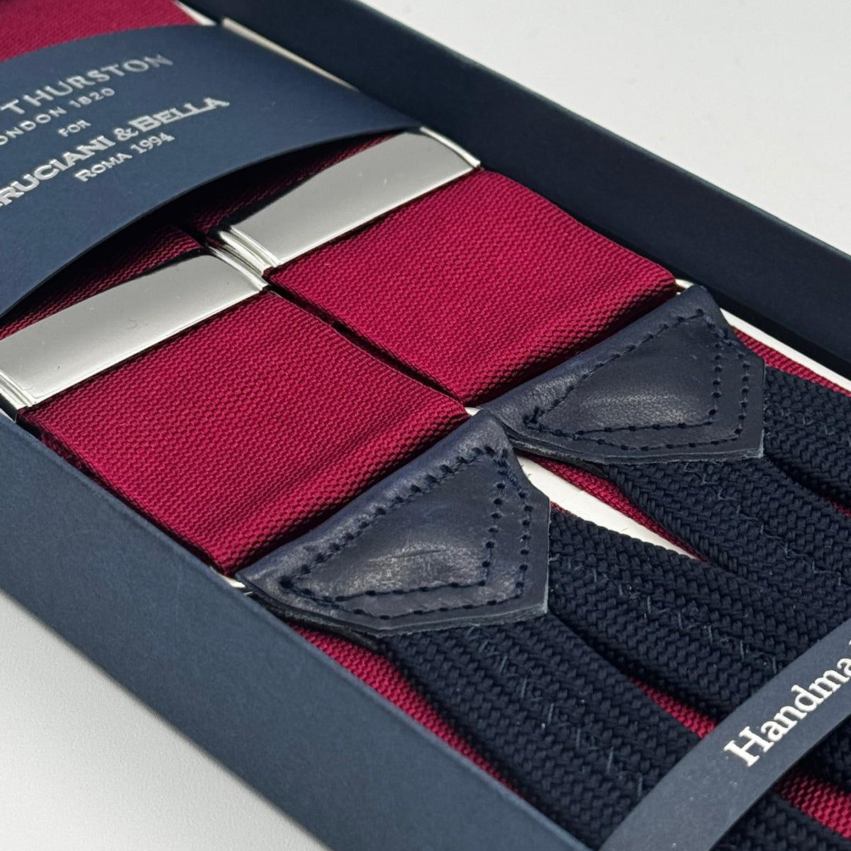 Albert Thurston for Cruciani &amp; Bella
Made in England
Adjustable Sizing
40 mm Woven Barathea&nbsp;
Wine Plain braces
Braid ends
Y-Shaped
Nickel Fittings
Size Multifit Adjustable&nbsp;Length:&nbsp;115cm (= 45 inch) Maximum