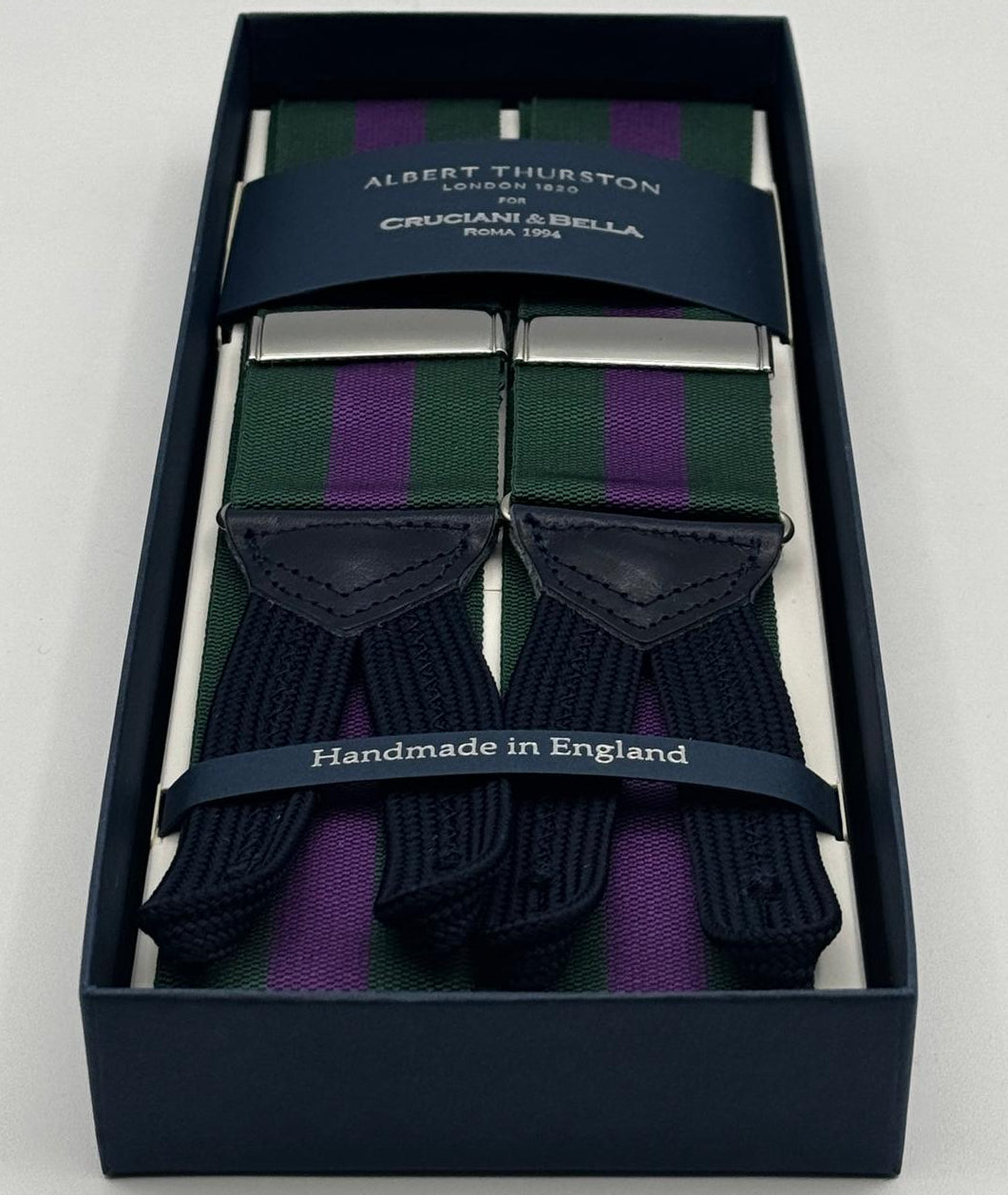Albert Thurston for Cruciani &amp; Bella
Made in England
Adjustable Sizing
40 mm Woven Barathea&nbsp;
Green and Purple Stripes Braces
Braid ends
Y-Shaped
Nickel Fittings
Size Multifit Adjustable&nbsp;Length:&nbsp;115cm (= 45 inch) Maximum
