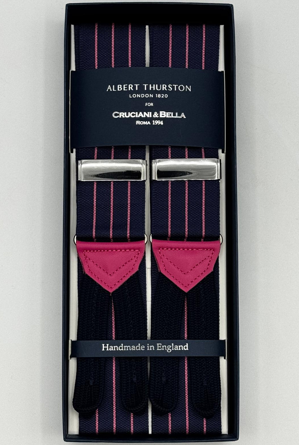Albert Thurston for Cruciani &amp; Bella
Made in England
Adjustable Sizing
40 mm Woven Barathea&nbsp;
Bleu and Pink Stripes Braces
Braid ends
Y-Shaped
Nickel Fittings
Size Multifit Adjustable&nbsp;Length:&nbsp;115cm (= 45 inch) Maximum