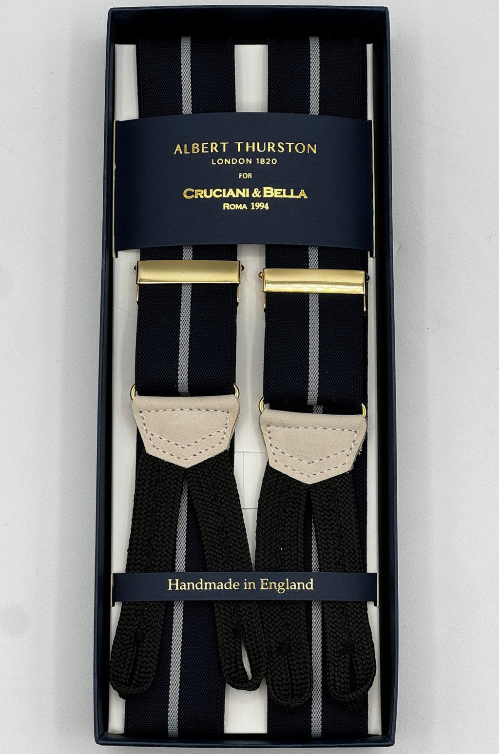 Albert Thurston for Cruciani &amp; Bella
Made in England
Adjustable Sizing
35 mm elastic Blue and Grey Stripe braces
Braid ends
Y-Shaped
Gold Fittings
Size Multifit Adjustable&nbsp;Length:&nbsp;115cm (= 45 inch) Maximum
