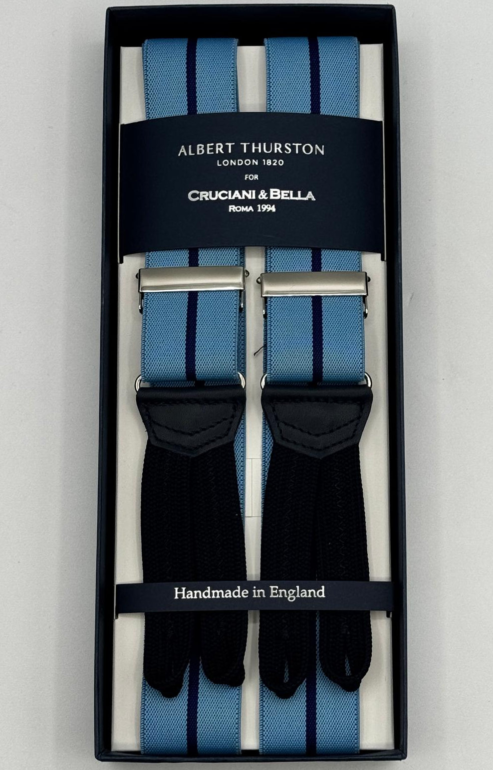 Albert Thurston for Cruciani &amp; Bella
Made in England
Adjustable Sizing
35 mm elastic Baby Blue and Blue Stripe braces
Braid ends
Y-Shaped
Nickel Fittings
Size Multifit Adjustable&nbsp;Length:&nbsp;115cm (= 45 inch) Maximum
