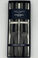 Albert Thurston for Cruciani &amp; Bella
Made in England
Adjustable Sizing
35 mm elastic Blue and Grey Stripe braces
Braid ends
Y-Shaped
Nickel Fittings
Size Multifit Adjustable&nbsp;Length:&nbsp;115cm (= 45 inch) Maximum
