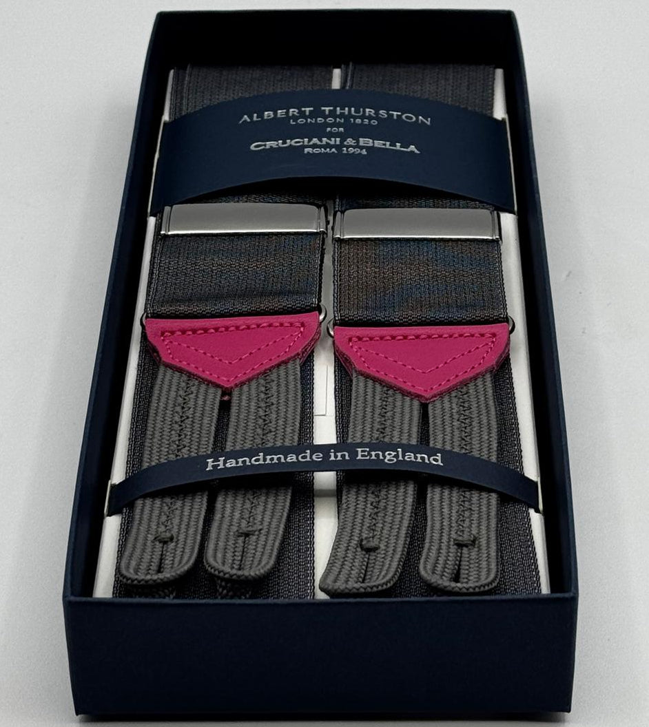 Albert Thurston for Cruciani &amp; Bella
Made in England
Adjustable Sizing
35 mm elastic Grey&nbsp; braces
Braid ends
Y-Shaped
Nickel Fittings
Size Multifit Adjustable&nbsp;Length:&nbsp;115cm (= 45 inch) Maximum
