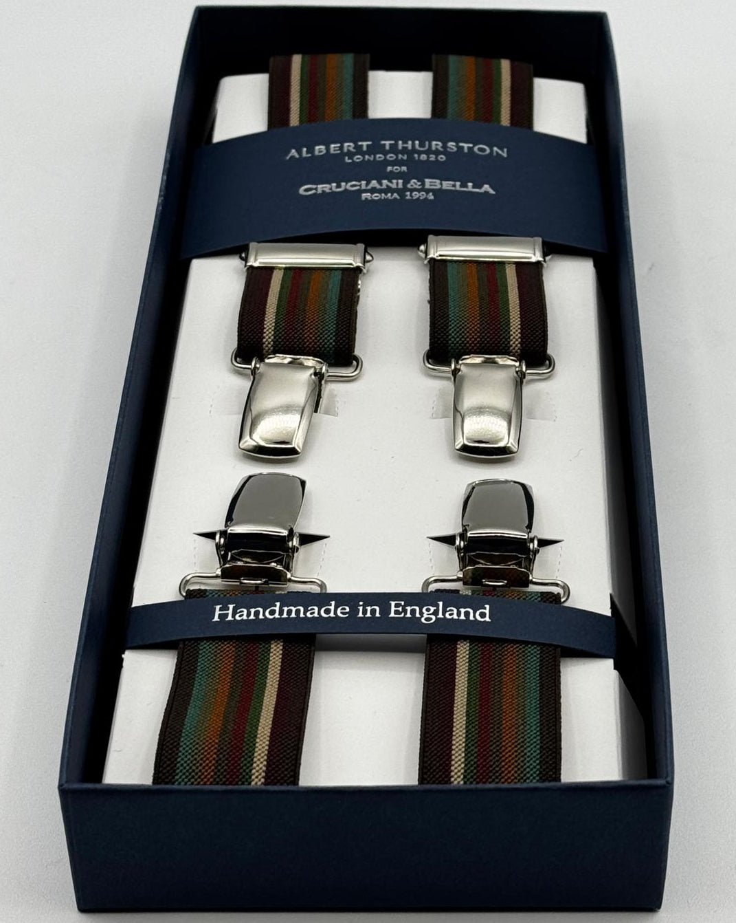 Albert Thurston for Cruciani &amp; Bella

Made in England
Clip on
Adjustable Sizing
25 mm elastic braces
Brown, Green, Red, Rust Stripes
X-Shaped
Nickel Fittings
Size Multifit Adjustable&nbsp;Length:&nbsp;115cm (= 45 inch) Maximum
