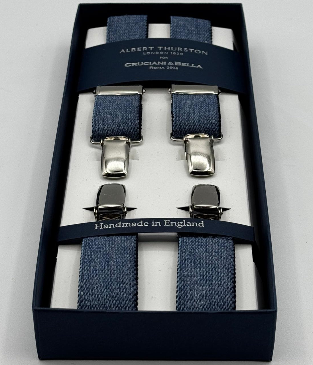 Albert Thurston for Cruciani &amp; Bella

Made in England
Clip on
Adjustable Sizing
25 mm elastic braces
Light Blue Melange&nbsp;
X-Shaped
Nickel Fittings
Size Multifit Adjustable&nbsp;Length:&nbsp;115cm (= 45 inch) Maximum