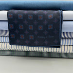 Holliday &amp; Brown
Hand-rolled&nbsp;&nbsp;
Holliday &amp; Brown for Cruciani &amp; Bella
100% Printed Madder Silk
Dark Blue,Red Wine and Royal Blue
Double Faces
Dots Motif&nbsp; Pocket Square
Handmade in Italy

32 cm X 32 cm