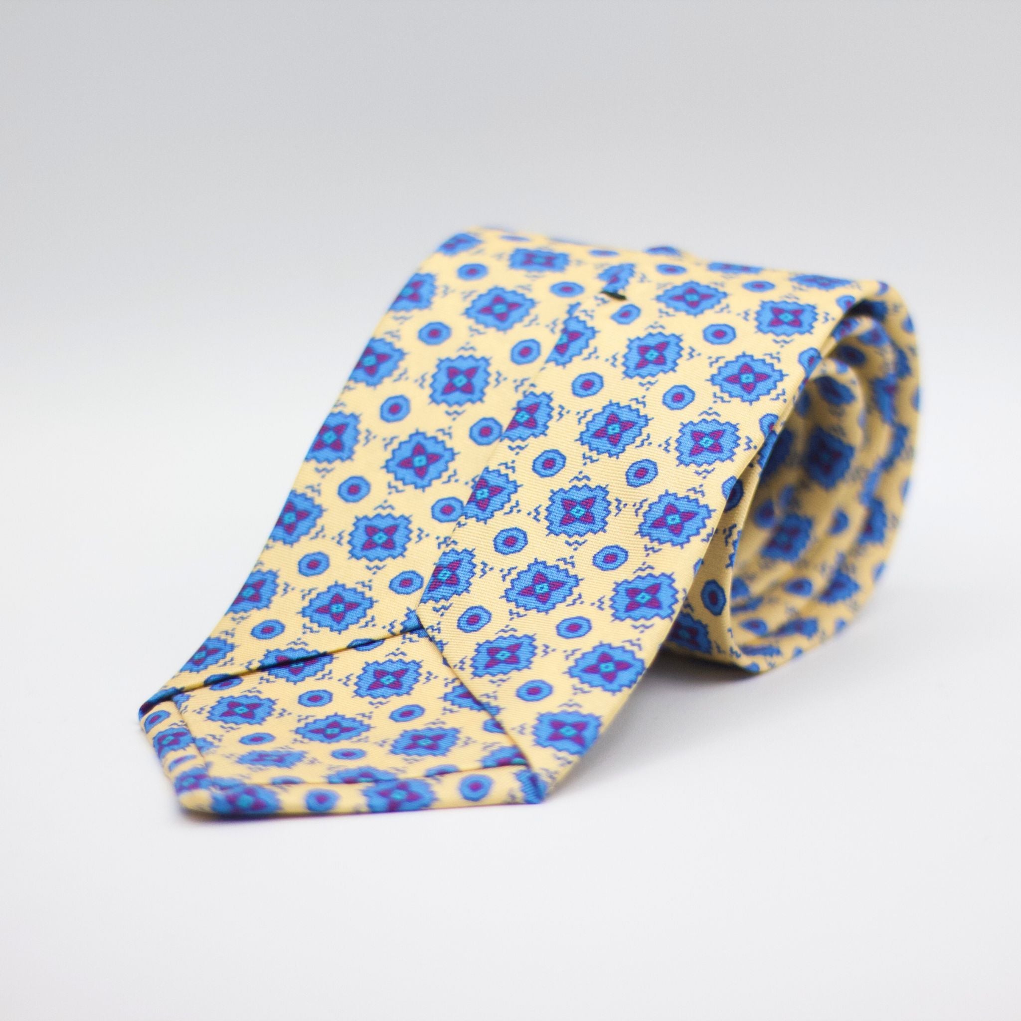 Cruciani &amp; Bella 100% Printed Silk Silk Made in England&nbsp; Self-tipped Light Yellow, Blue and Purple Motif Tie 8 cm x 150 cm Handmade in &nbsp;England