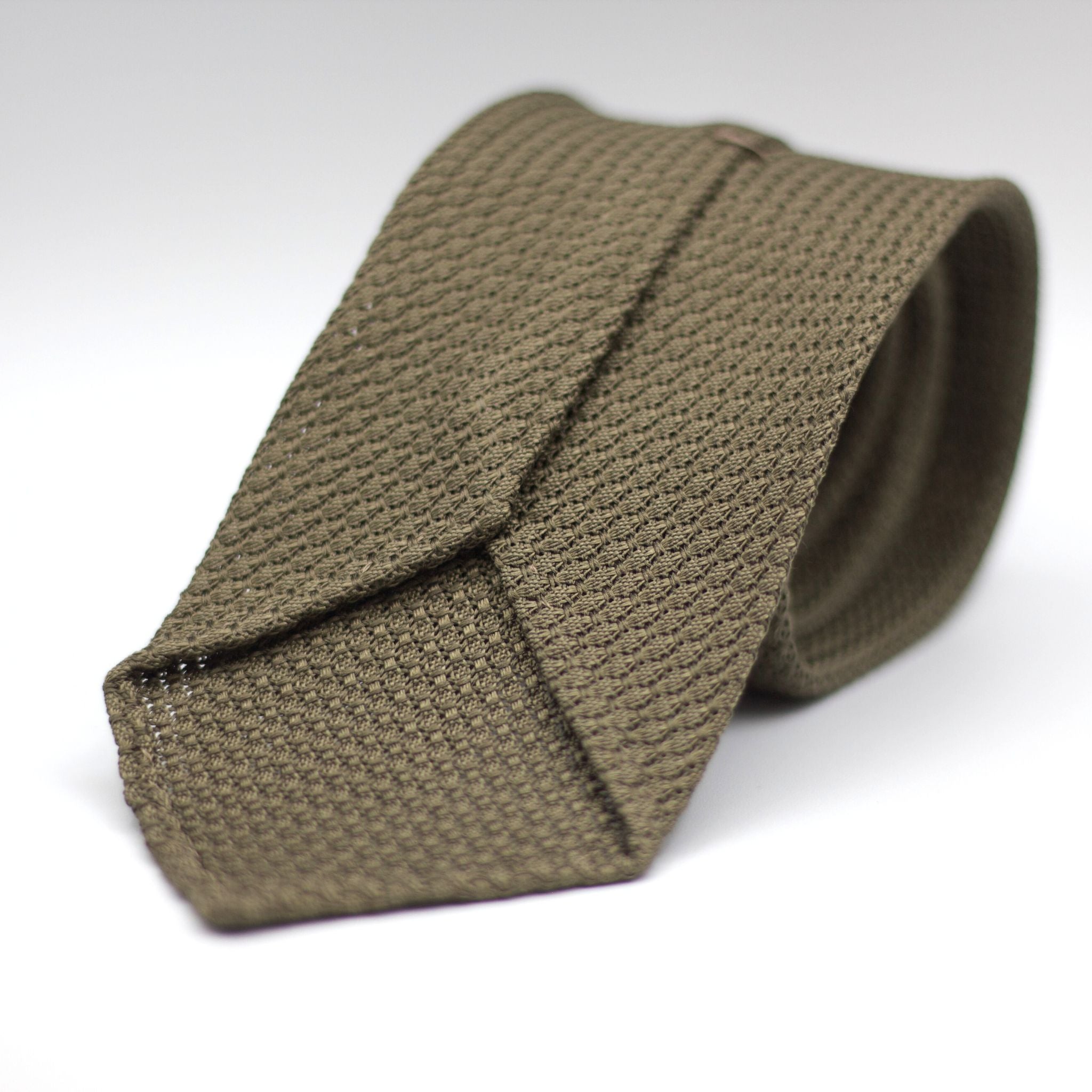 Cruciani & Bella 100% Silk Grenadine Garza Grossa Woven in Italy Unlined Military Green tie Handmade in Italy 8 cm x 150 cm