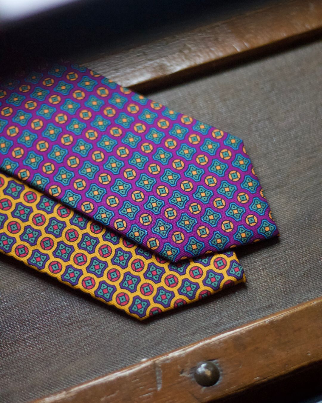 Cruciani &amp; Bella 100% Printed Silk Silk Made in England&nbsp; Self-tipped Yellow, Orange, Green and Purple Motif Tie 8 cm x 150 cm Handmade in &nbsp;England