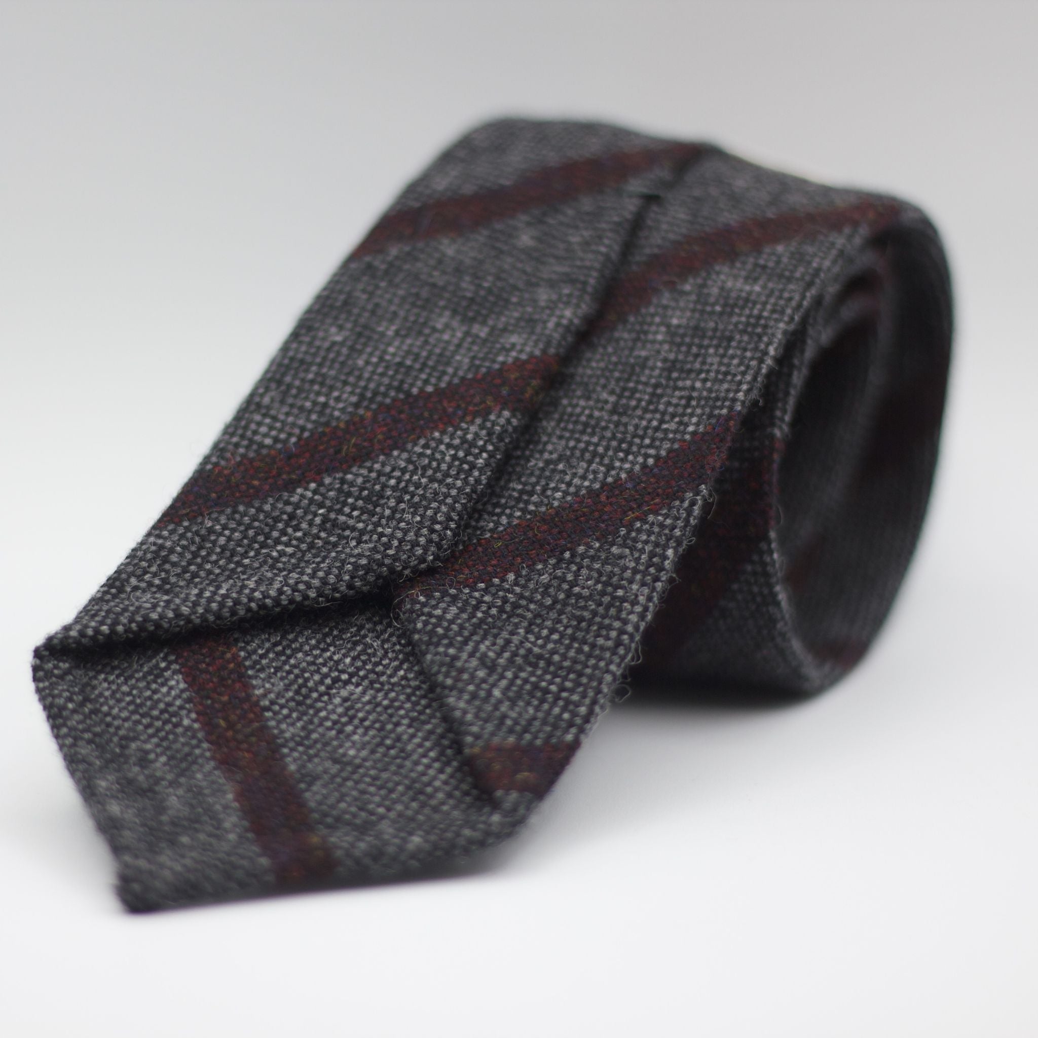 Cruciani & Bella 100% Shetland Tweed  Unlined Hand rolled blades Grey and Burgundy stripes Handmade in Italy 8 cm x 150 cm