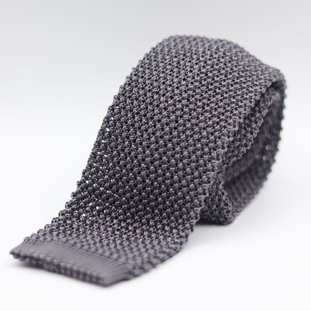 Holliday & Brown  100% Knitted Silk Handmade in Como, Italy Grey tie 6 cm x 145 cm