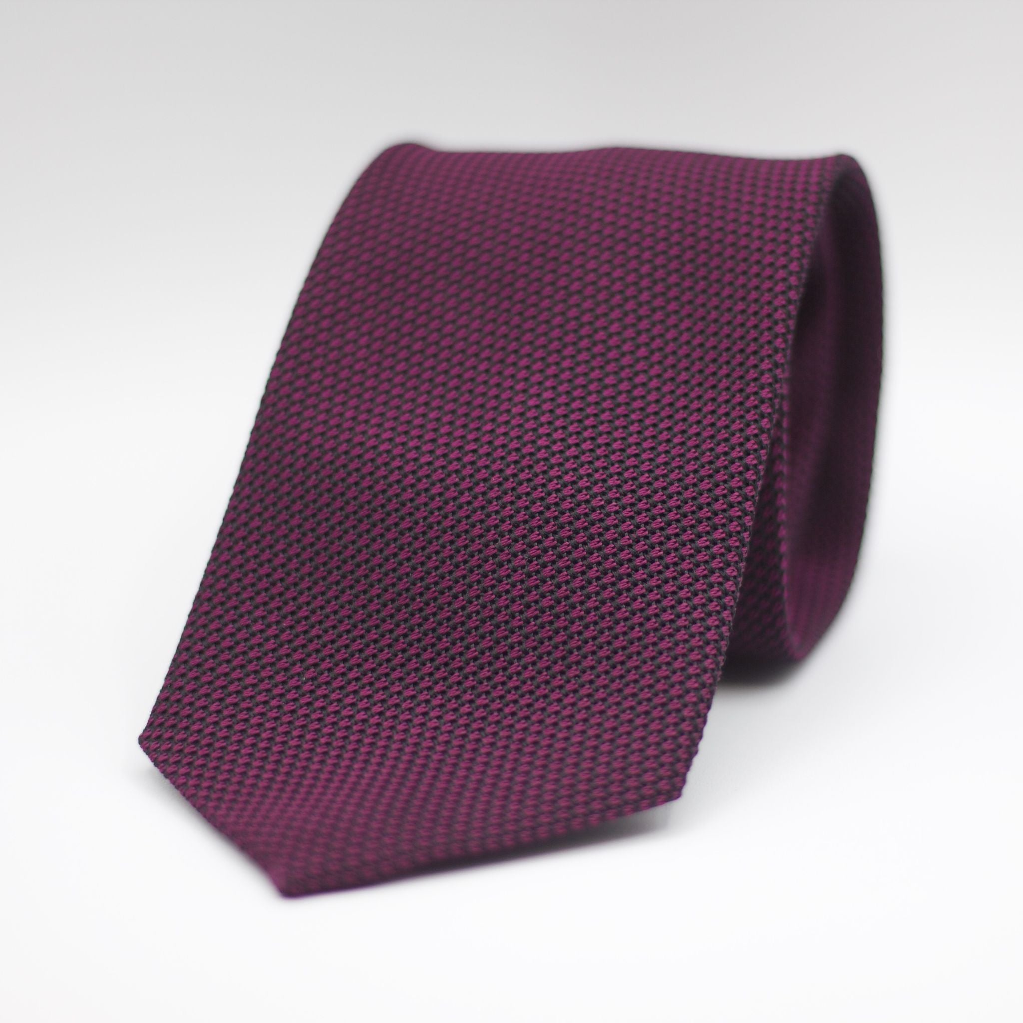 Cruciani & Bella 100% Silk Grenadine garza fina  Tipped Hand rolled blades Purple and black  tie Handmade in Italy 8 cm x 150 cm