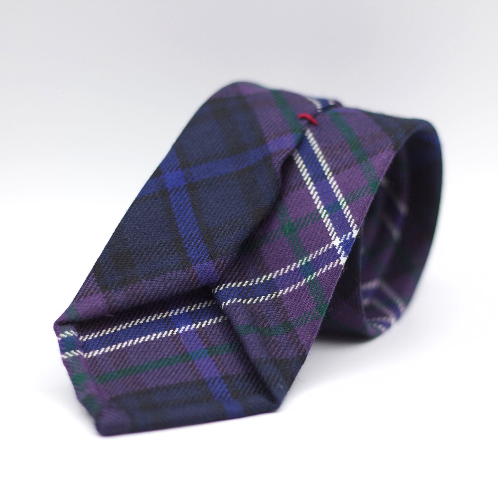 Cruciani & Bella 100% Italian Woven Wool Tartan Unlined Hand rolled blades Scotland Forever Modern Tartan Tie Handmade in Italy 8 cm x 150 cm