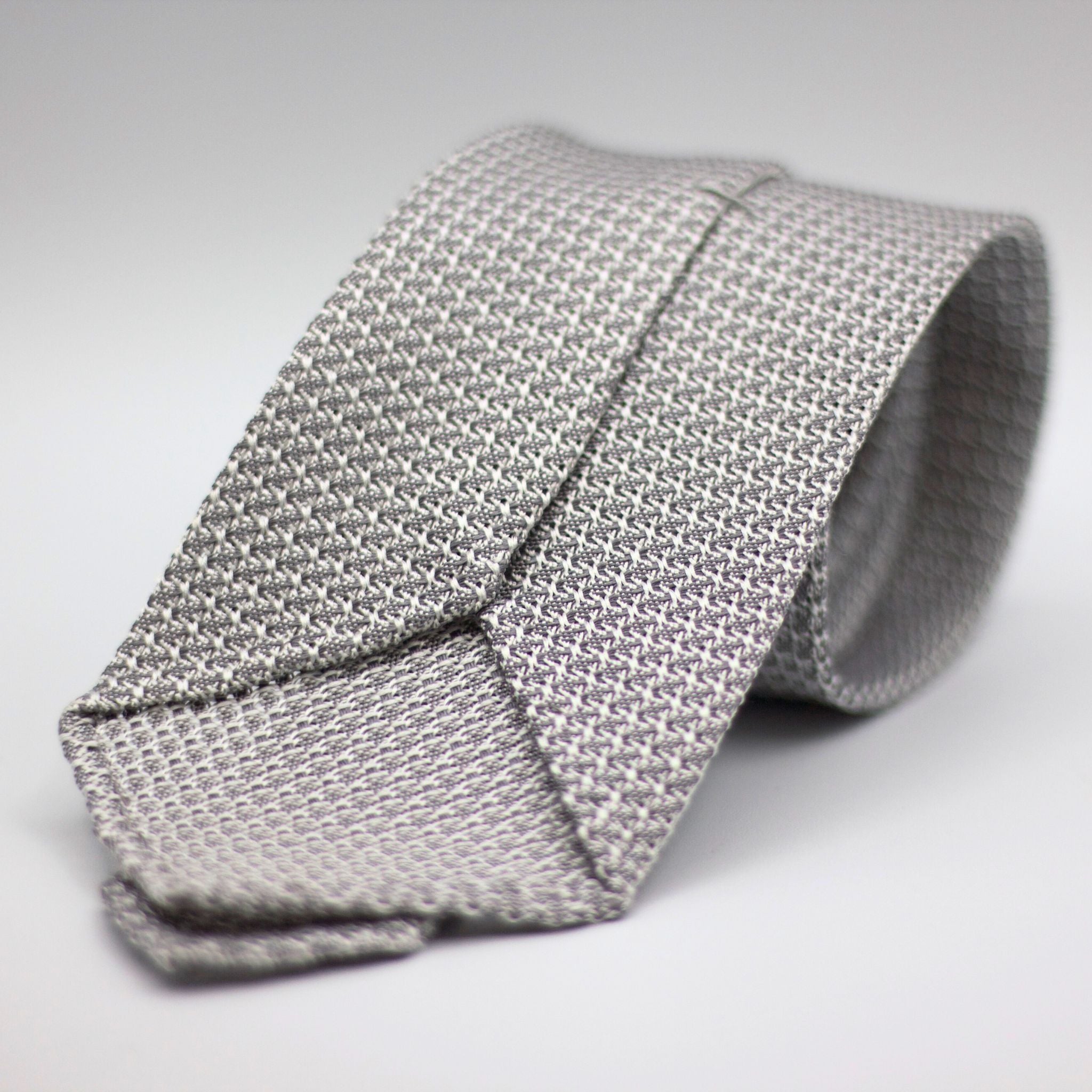 Cruciani & Bella 100% Silk Grenadine Garza Grossa Woven in Italy Unlined Hand rolled blades Silver unlined tie Handmade in Italy 8 cm x 150 cm