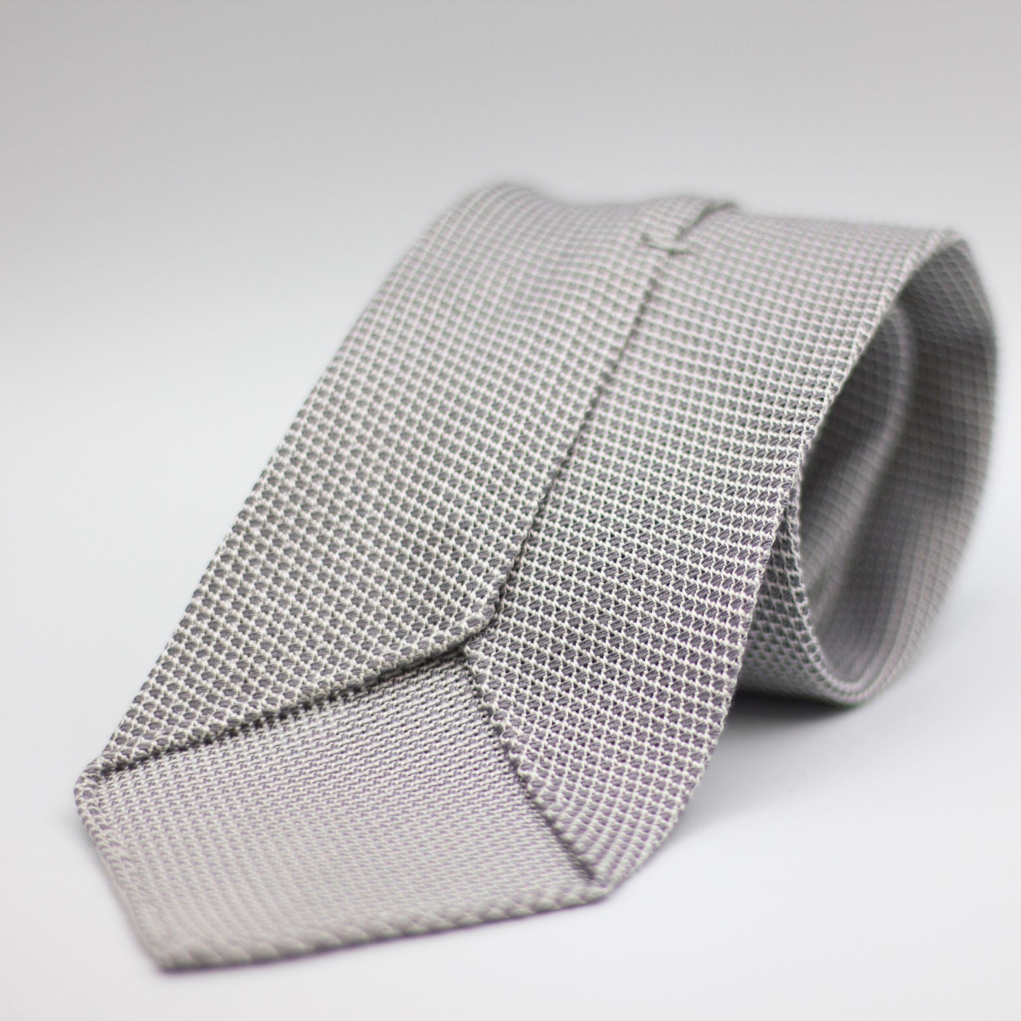 Cruciani & Bella 100% Silk Grenadine Garza Fina Woven in Italy Unlined Hand rolled blades Silver unlined tie Handmade in Italy 8 cm x 150 cm