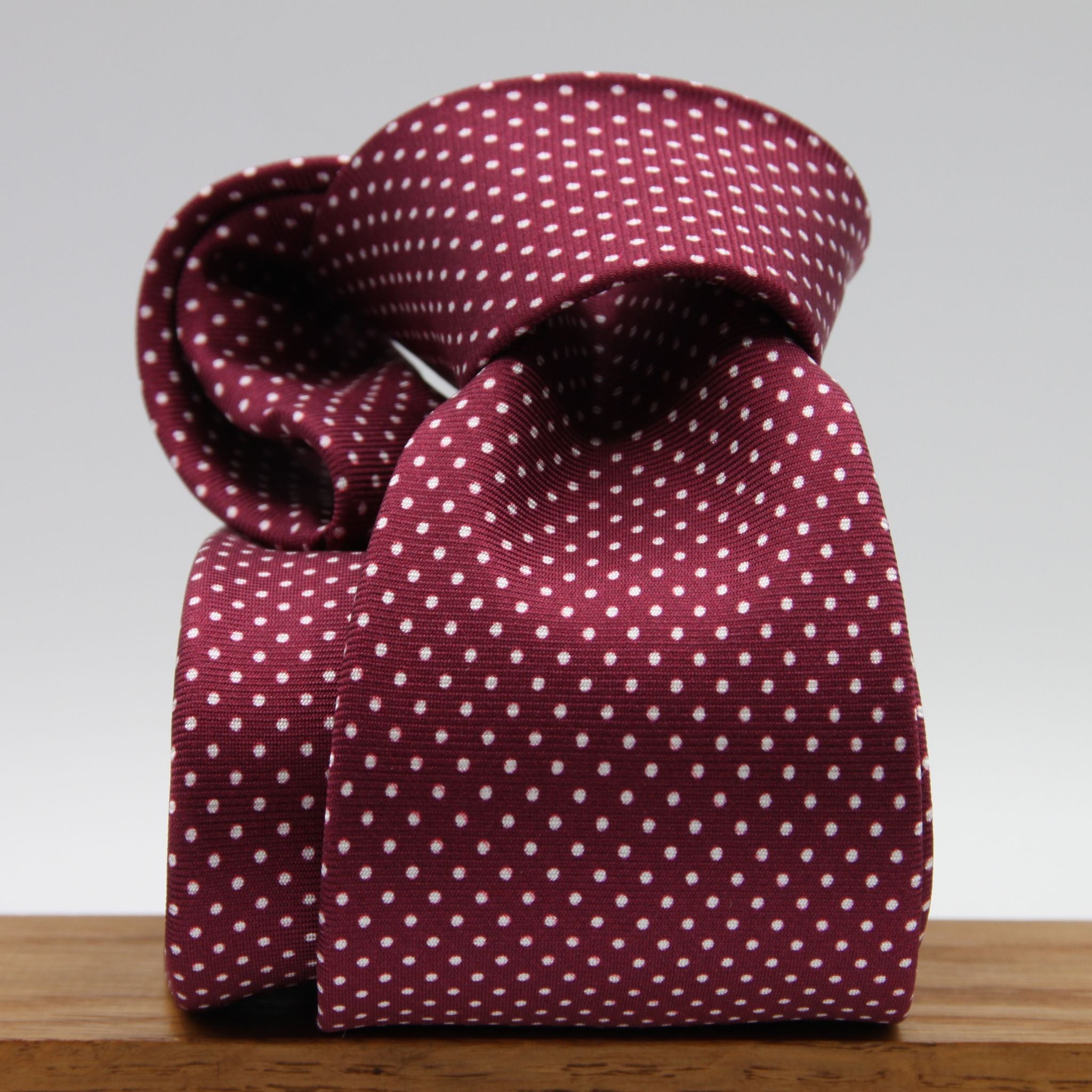 Cruciani &amp; Bella
100% Silk
Printed
Self-Tipped
Burgundy, White Pin Dots Tie
Handmade in Rome, Italy.
8 cm x 150 cm
#7802