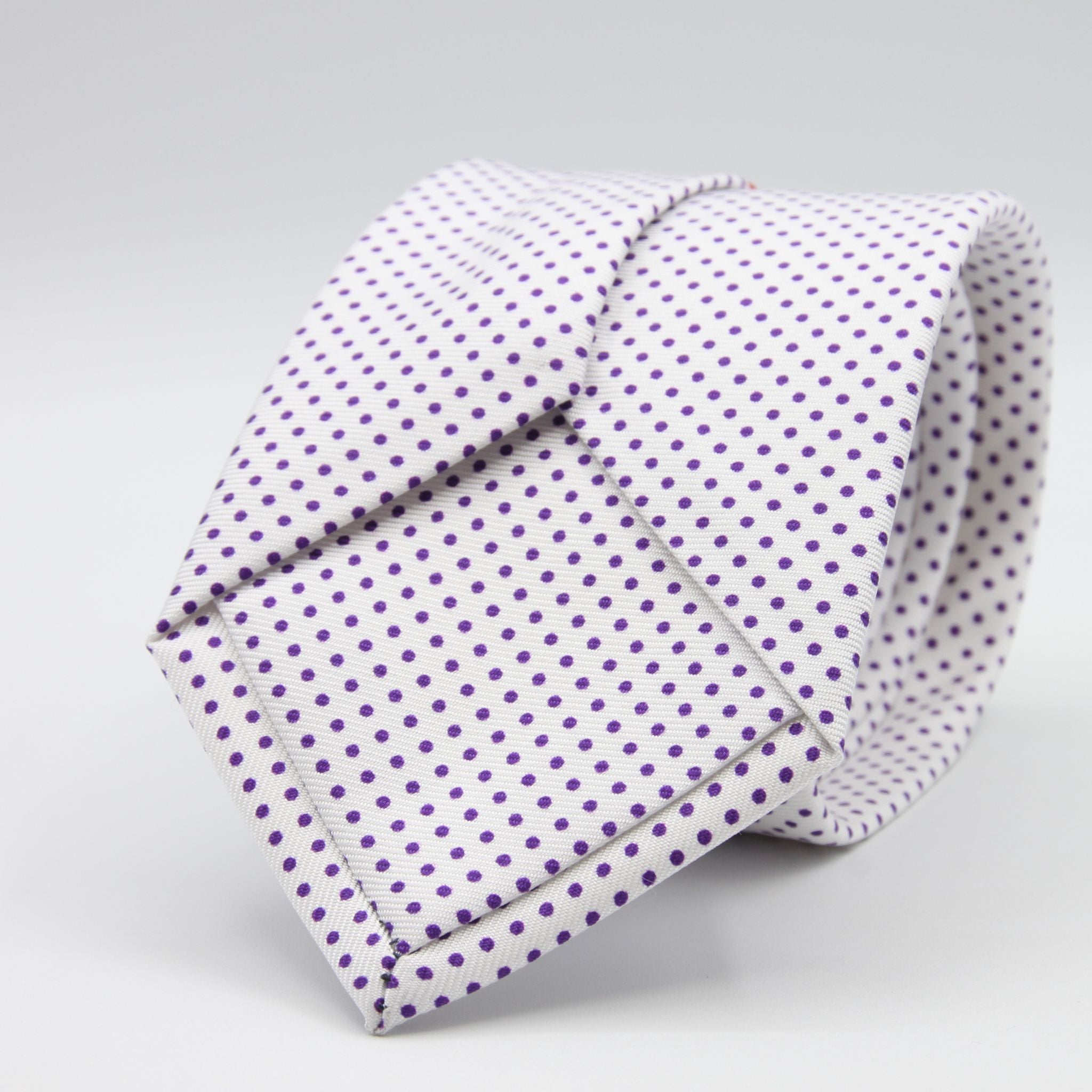 Cruciani &amp; Bella
100% Printed Silk

Self-Tipped
White, Purple Pindots Tie
Handmade in Rome, Italy.

8 cm x 150 cm
#8854