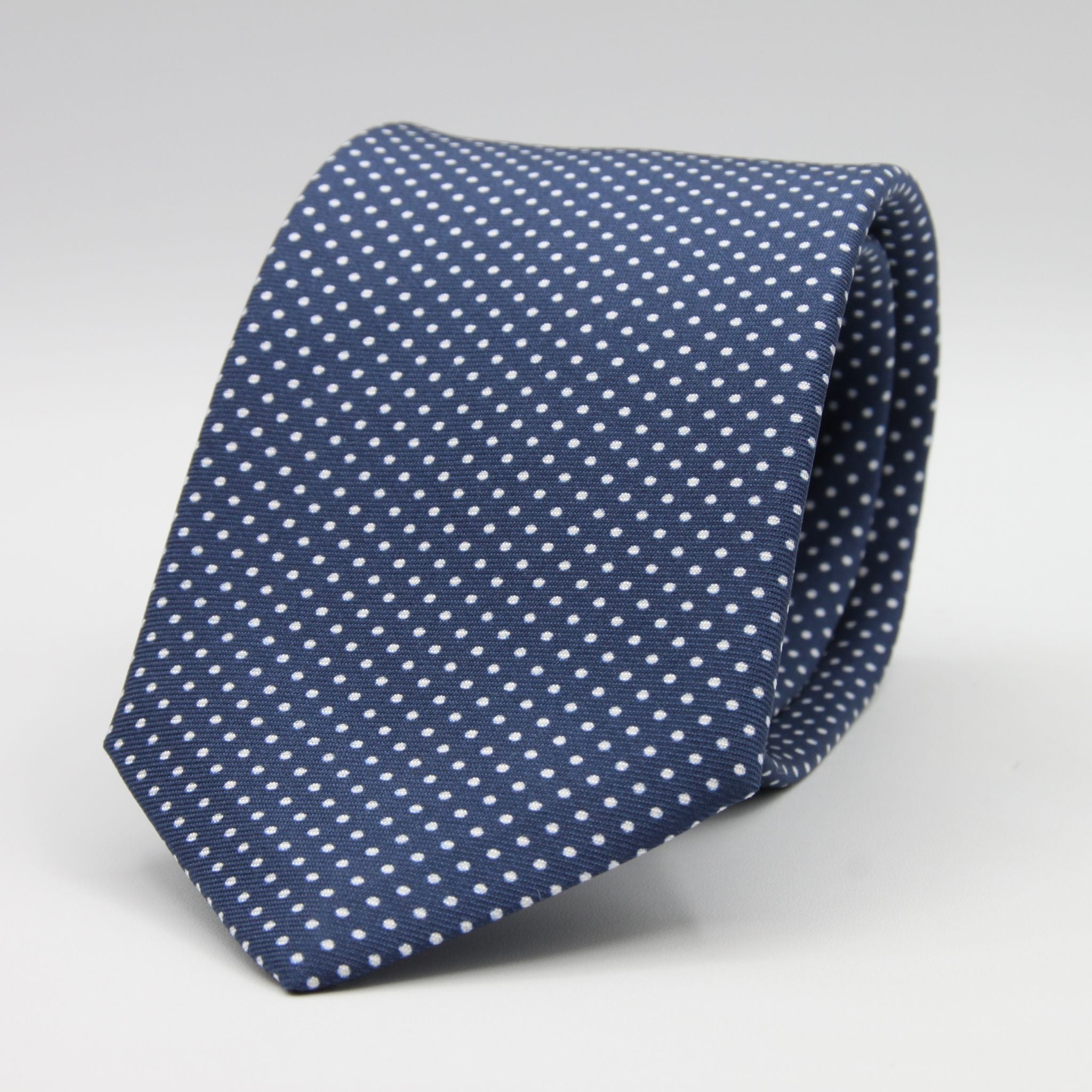 Cruciani &amp; Bella
100% Silk
Printed
Self-Tipped
Blue and White Pin Dots Tie
Handmade in Rome, Italy.
8 cm x 150 cm
#9302