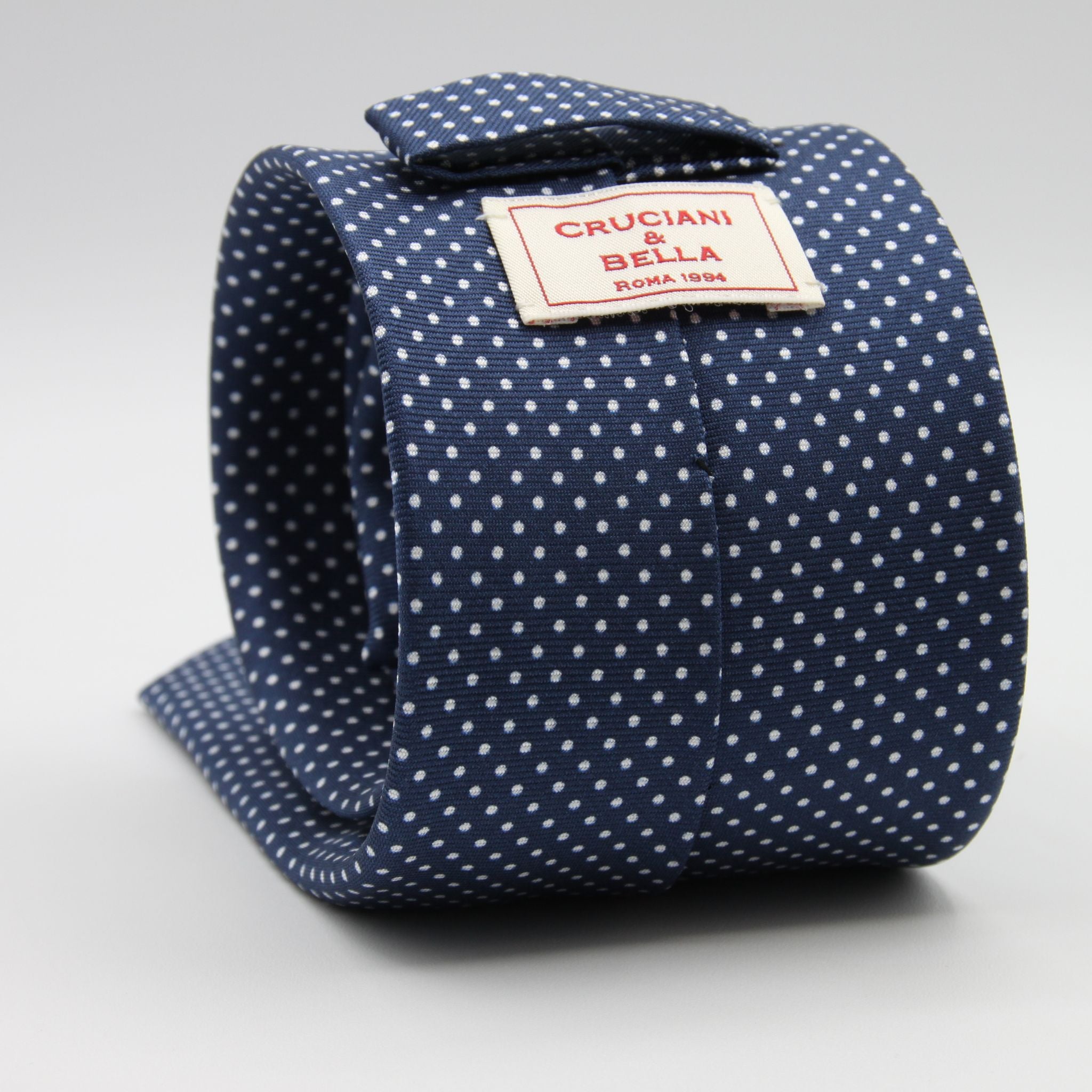 Cruciani &amp; Bella
100% Silk
Printed
Self-Tipped
Blue and White Pin Dots Tie
Handmade in Rome, Italy.
8 cm x 150 cm
#9302
