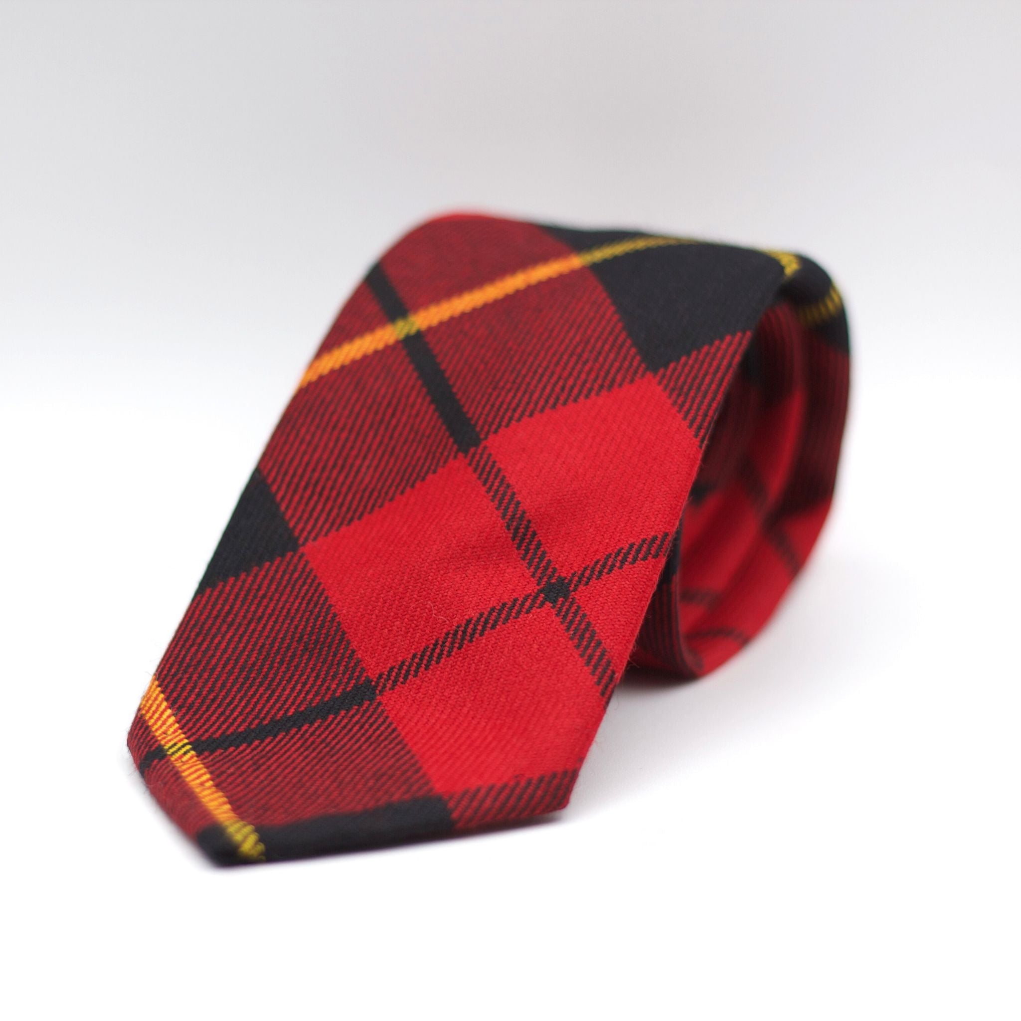 Cruciani & Bella 100% Italian Woven Wool Tartan Unlined Hand rolled blades Wallace Modern Tartan Tie Handmade in Italy 8 cm x 150 cm