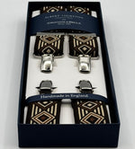 Albert Thurston for Cruciani &amp; Bella

Made in England
Clip on
Adjustable Sizing
35 mm elastic braces
Brown Patterned
X-Shaped
Nickel Fittings
Size: L
#4814